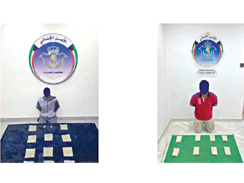 المتهمان وأمامهما المضبوطات 