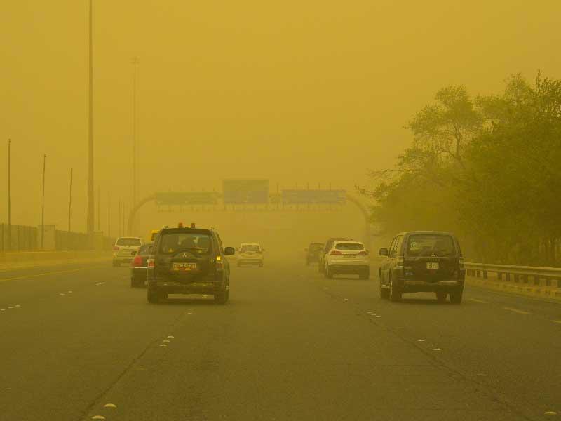 أجواء الغبار كما بدت ظهر أمس «تصوير نوفل إبراهيم»