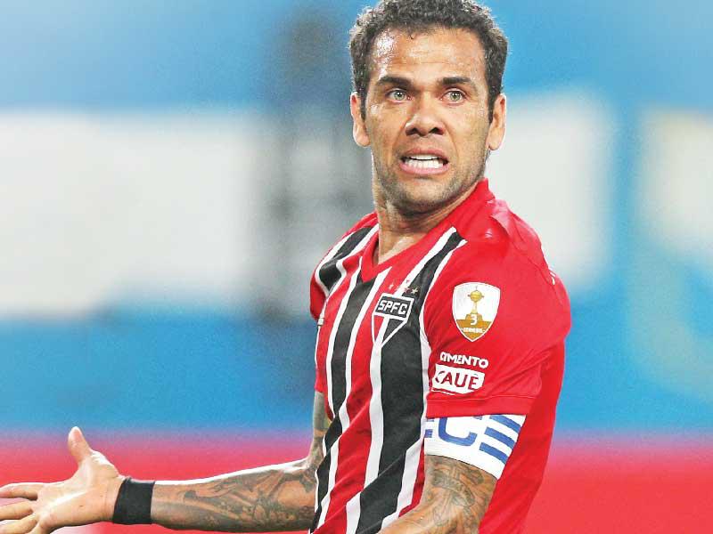 الظهير الأيمن المخضرم لفريق ساو باولو، داني ألفيش