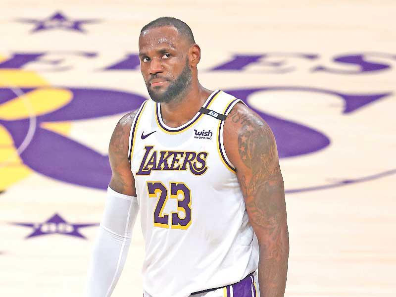  نجم لوس أنجليس ليكرز ليبرون جيمس