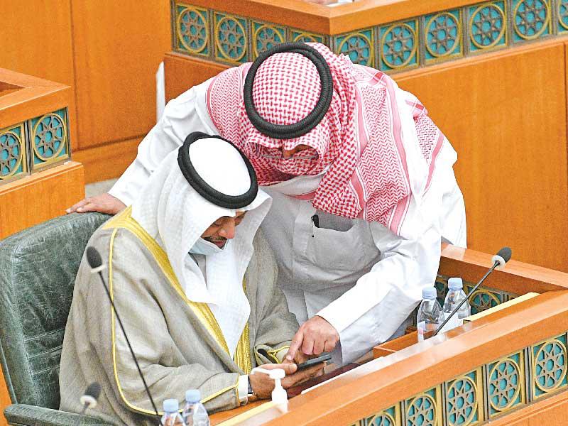 رئيس مجلس الوزراء سمو الشيخ صباح الخالد ووزير الداخلية الشيخ ثامر العلي في جلسة سابقة