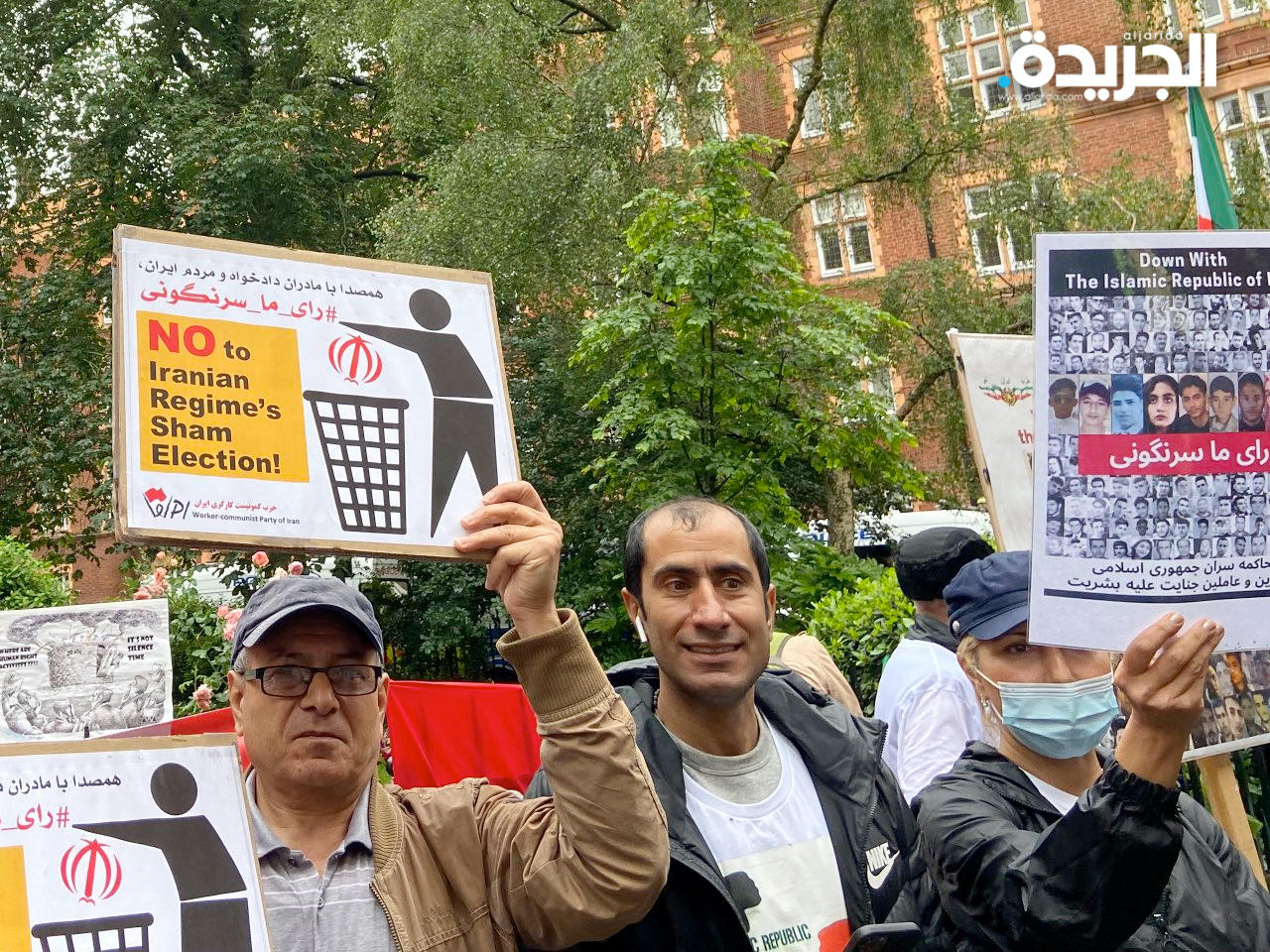 مظاهرات أمام مراكز الاقتراع في لندن