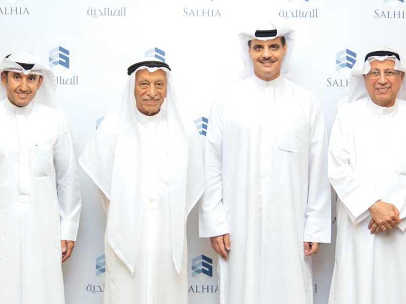 غازي النفيسي وأنور الغيث يتوسطان أنور العصيمي وبدر العدساني وأيمن المطيري ومحمد العليوة 