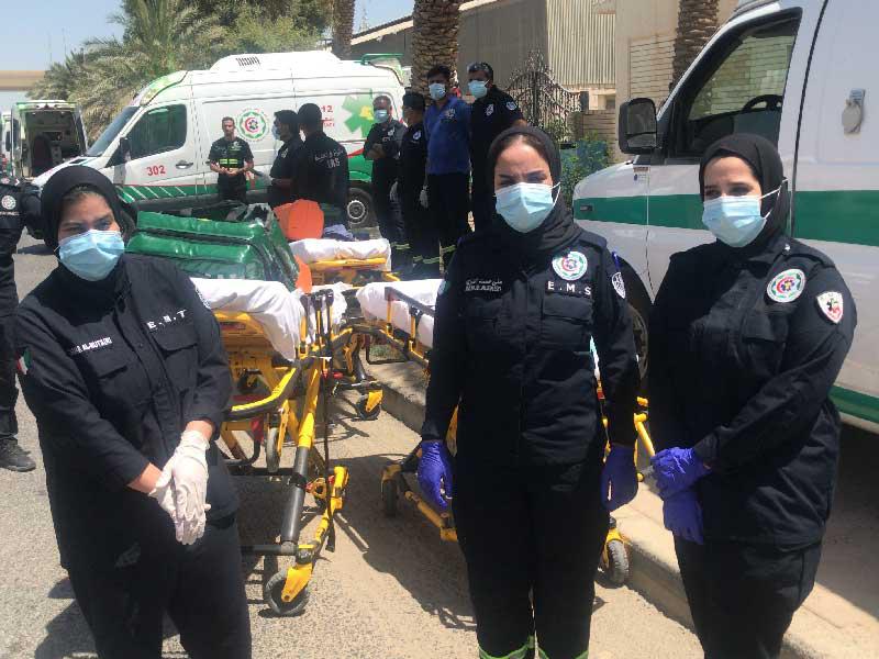 فنيات الطوارئ الطبية في موقع الحادث 