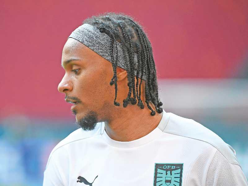  لاعب الوسط النمساوي فالنتينو لازارو