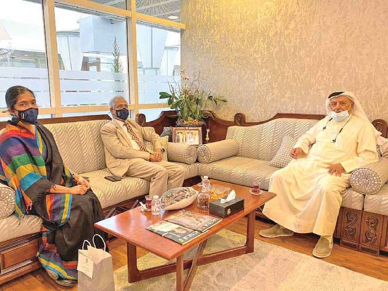 رئيس مجلس إدارة اتحاد الصناعات الكويتية حسين الخرافي مستقبلاٍ السفير السريلانكي 