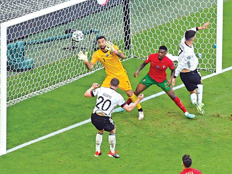 غوسينس نجم منتخب ألمانيا يحرز الهدف الرابع