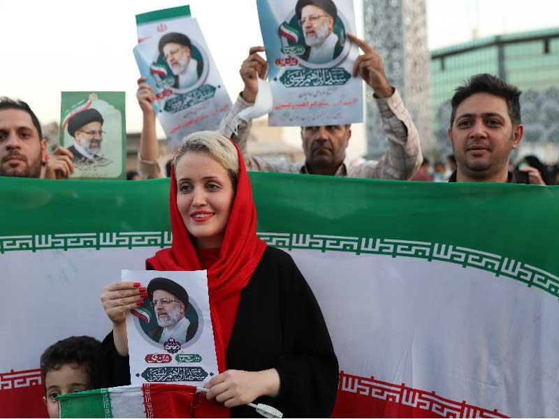 مؤيدون رئيس السلطة القضائية الأصولي المتشدد إبراهيم رئيسي في طهران 