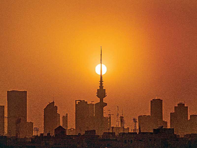 الغروب في مدينة الكويت    (تصوير: عبدالمجيد الشطي)