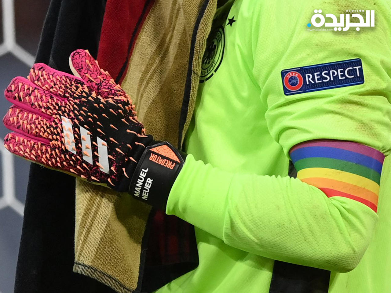 الشارة على يد نوير