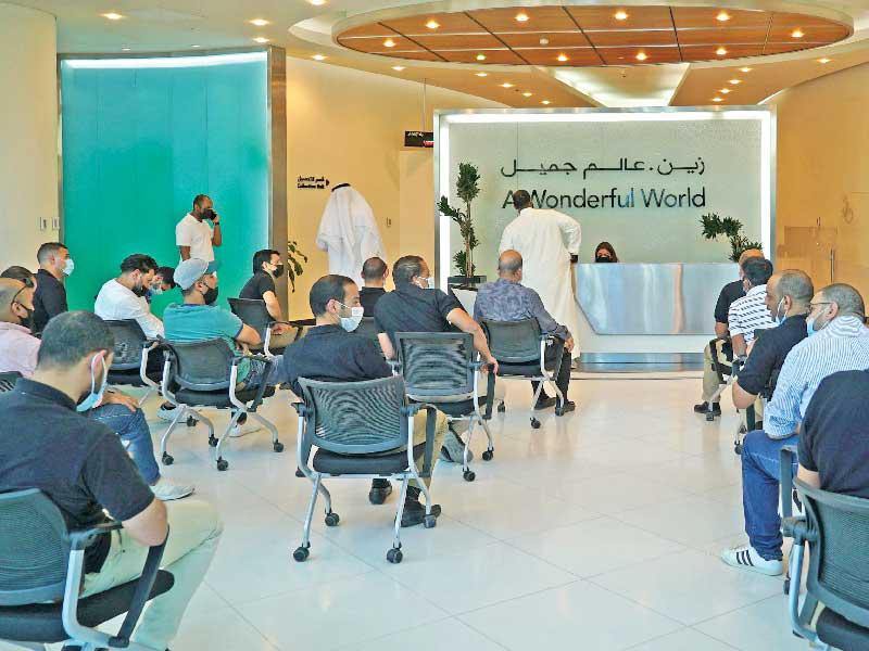 جانب من حملة التطعيم داخل مبنى زين الرئيسي