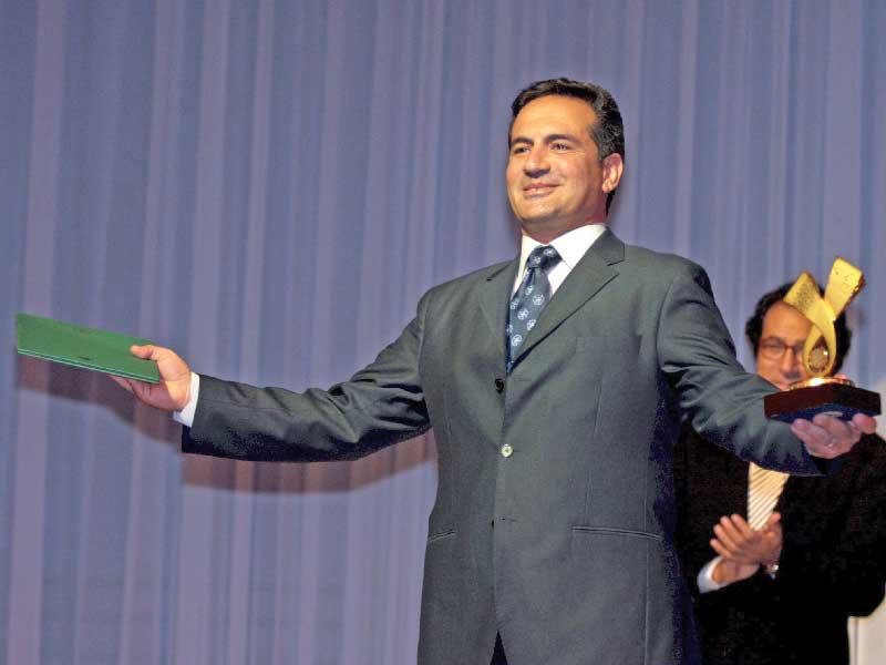 المطرب محمد ثروت