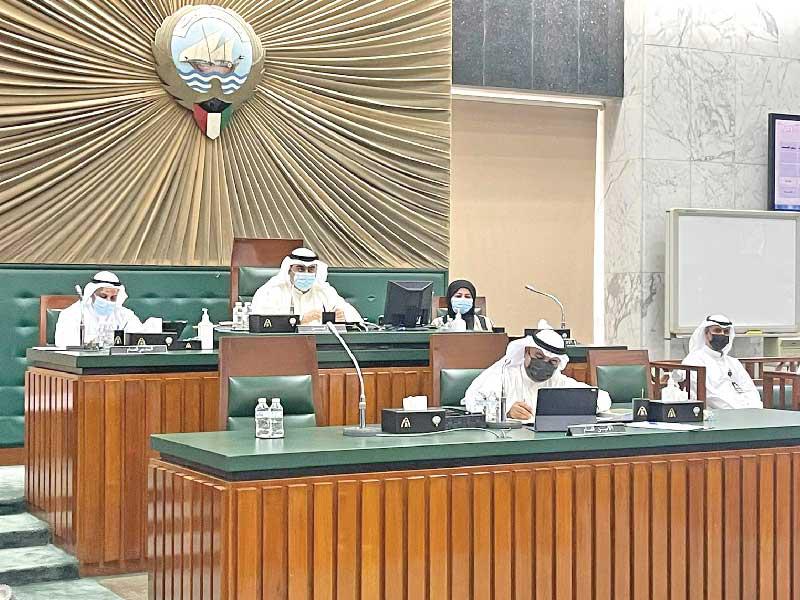 جانب من جلسة البلدي أمس