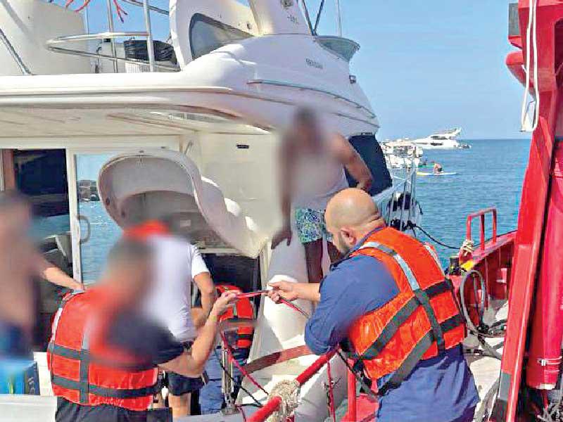 جانب من عملية الإنقاذ 