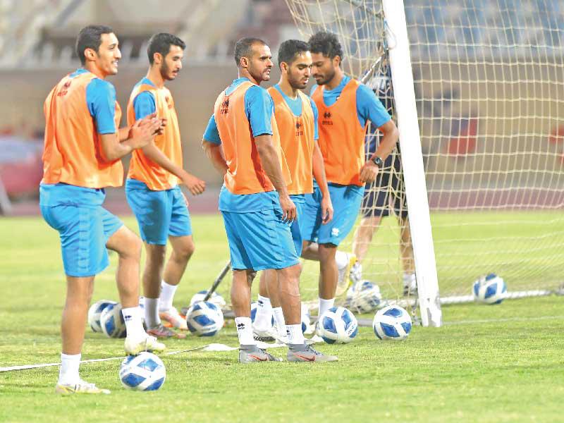 لاعبو الأزرق في تدريب سابق