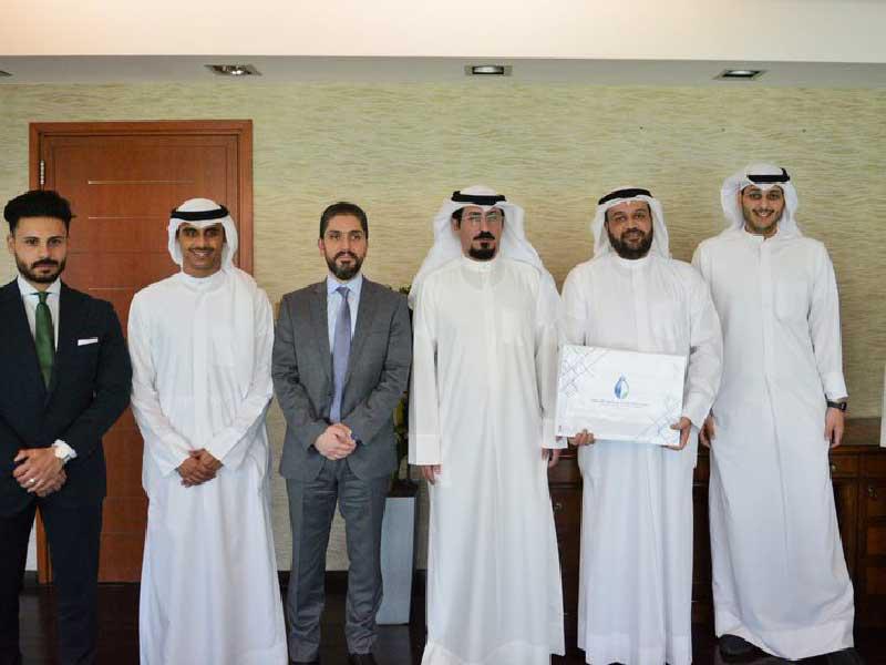  الكندري متوسطا وفد الجامعة