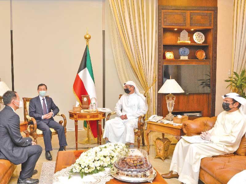 نائب وزير الخارجية السفير مجدي الظفيري خلال استقباله سفير الصين امس