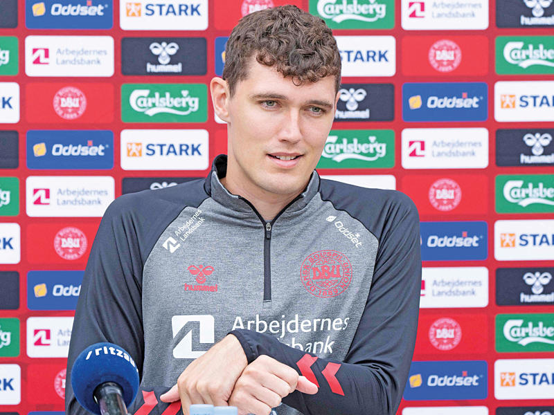 مدافع المنتخب الدنماركي  أندرياس كريستنسن 