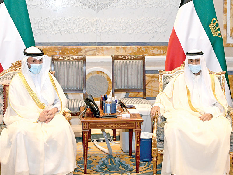 صاحب السمو أمير البلاد الشيخ نواف الأحمد مستقبلاً رئيس مجلس الأمة مرزوق الغانم أمس