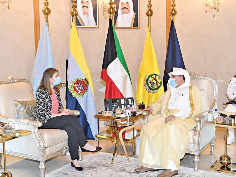 نائب رئيس مجلس الوزراء ووزير الدفاع الشيخ حمد الجابر مستقبلاً سفيرة المملكة المتحدة