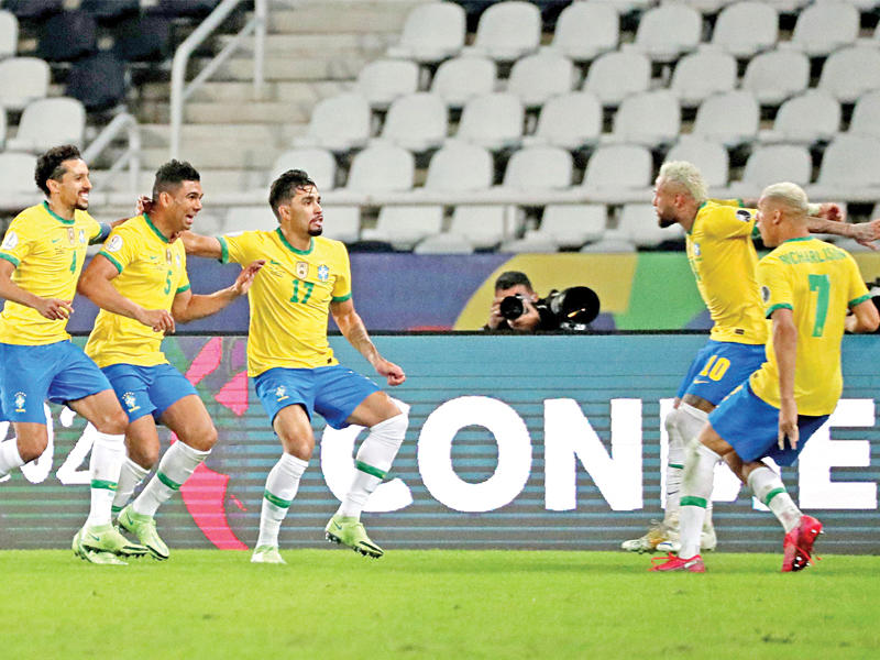 فرحة لاعبي منتخب البرازيل بالهدف الثاني