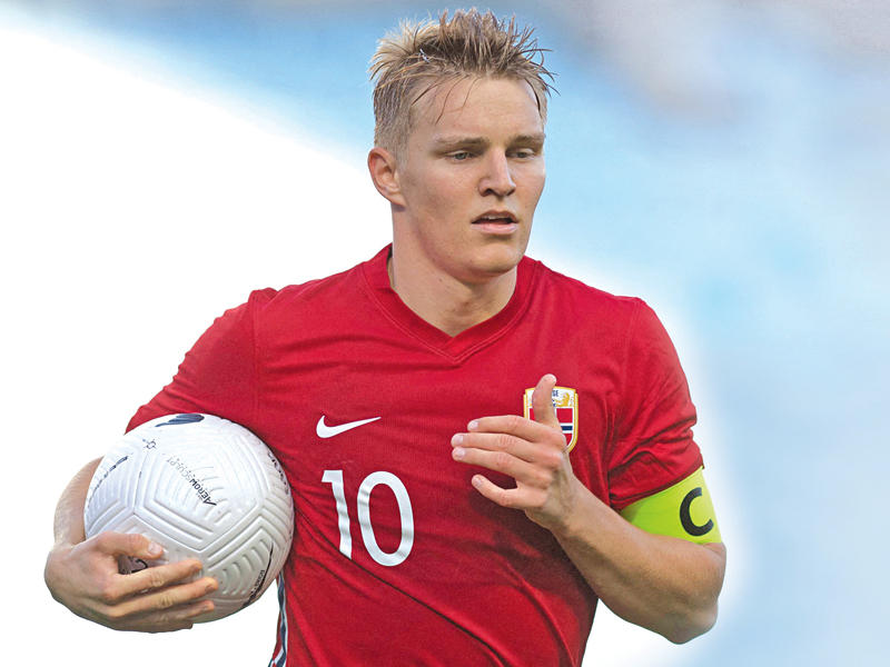 لاعب الوسط النرويجي مارتين أوديغارد