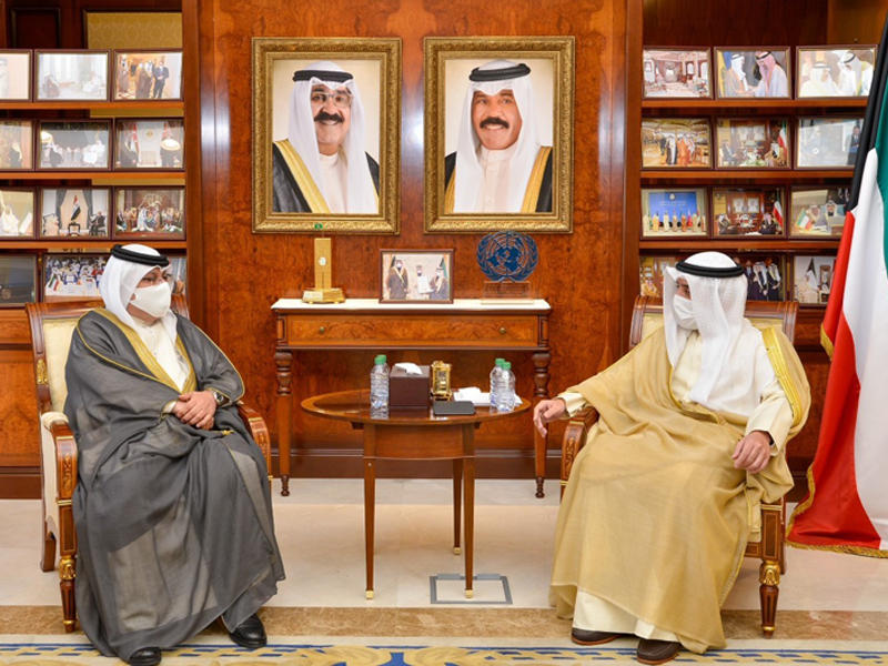 وزير الخارجية وزير الدولة لشؤون مجلس الوزراء الشيخ د. أحمد الناصر  مستقبلاً السفير البحريني أمس