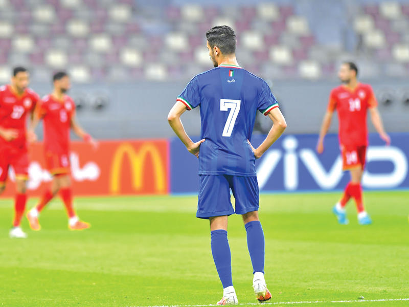 الخسارة بادية على لاعب الأزرق 