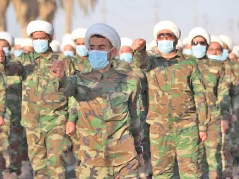 رجال دين شيعة يشاركون في استعراض «الحشد»  