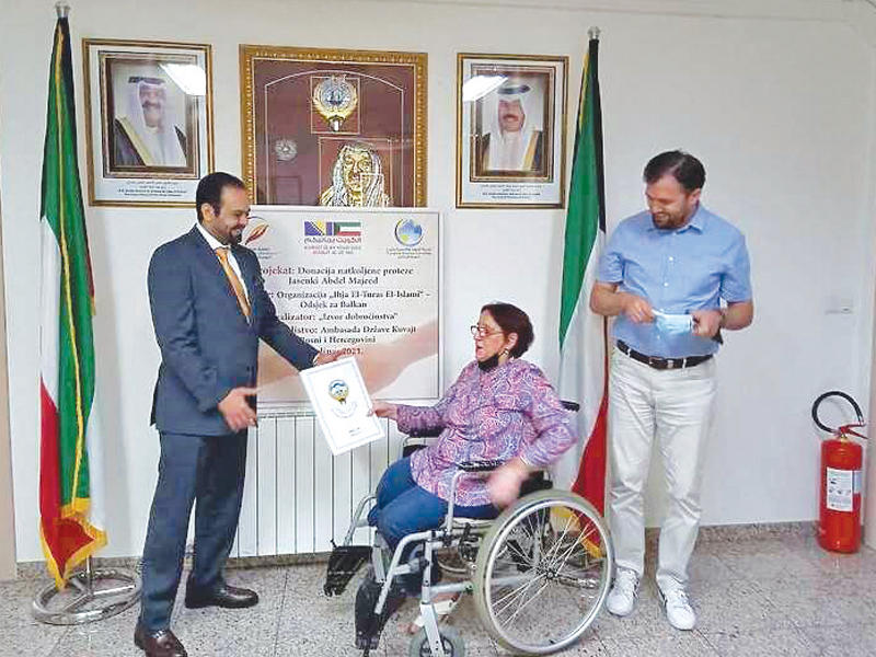 القائم بالأعمال بسفارة الكويت في سراييفو يسلم التبرع