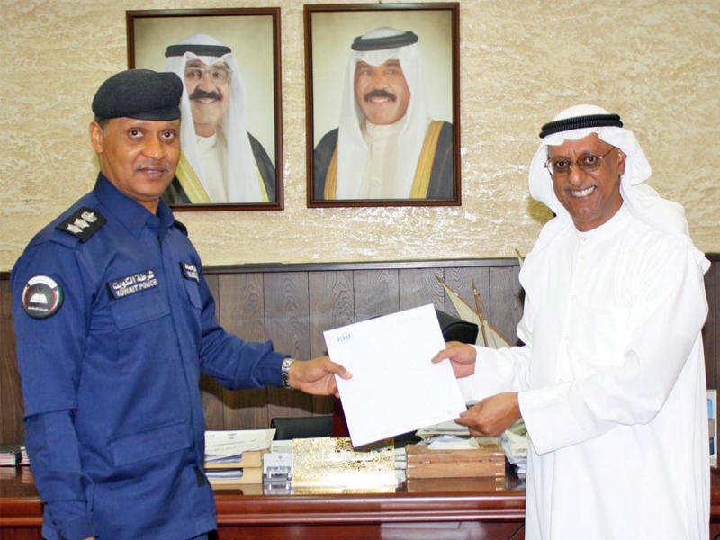  المدير العام لجمعية الصداقة الكويتية الإنسانية خالد بن سبت و مدير إدارة الإبعاد بوزارة الداخلية العقيد وليد العلي