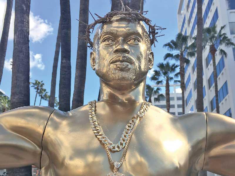 تمثال كاني ويست