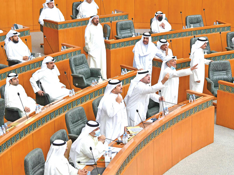 جانب من جلسة الميزانيات