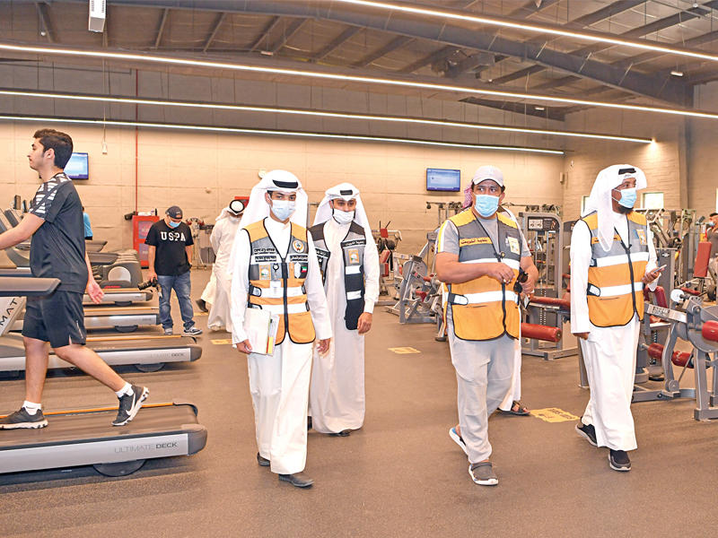 جولة للبلدية في أحد الاندية