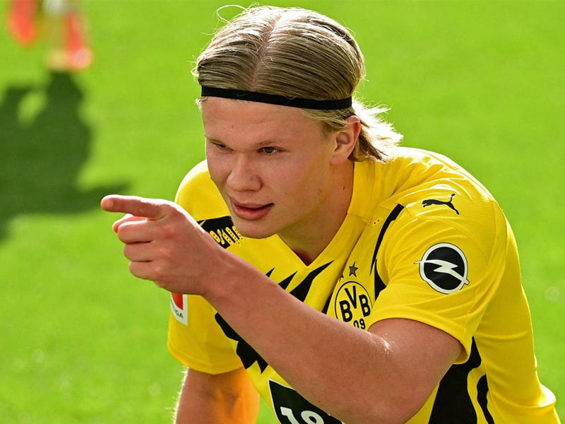  نجم المنتخب النرويجي لكرة القدم ارلينغ هالاند