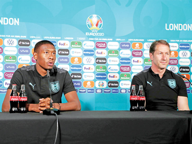 لإودا وديفيد ألابا خلال المؤتمر الصحافي