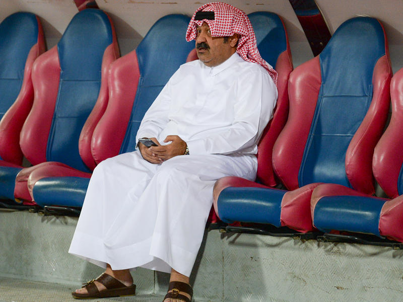 اليوسف منفردا بمقاعد الاحتياط