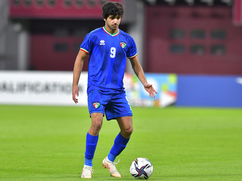  نجم الفريق الأول لكرة القدم بالنادي العربي ومنتخبنا الوطني، بندر السلامة