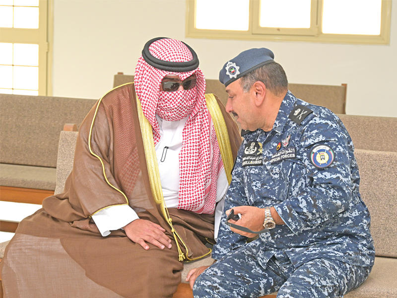 وزير الداخلية الشيخ ثامر العلي يطلع من النجار على تفاصيل الجريمةn