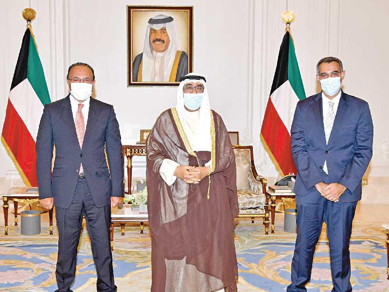 سمو نائب الأمير وولي العهد الشيخ مشعل الأحمد بقصر بيان، أمس، رئيس مجلس أمناء جامعة الشرق الأوسط الأمريكية (AUM) الدكتور فهد إبراهيم العثمان وطارق فهد العثمان.n