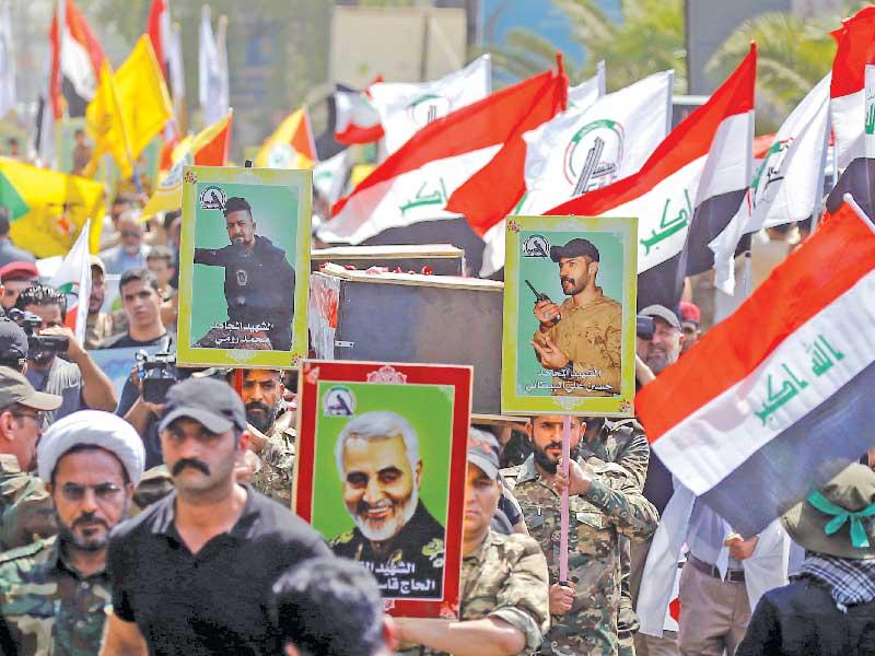 تشييع قتلى الحشد الشعبي في بغداد أمس        (رويترز)