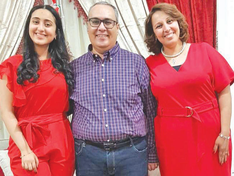 مارينا جورج مع والديها