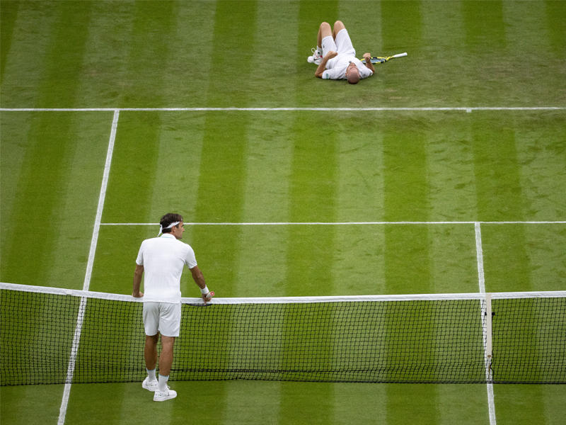فيدرر لحظة إصابة منافسه مانارينو