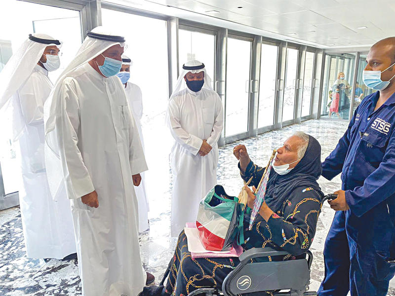 نائب رئيس مجلس الوزراء وزير العدل وزير الدولة لشؤون تعزيز النزاهة عبدالله الرومي خلال تفقده مجمع المحاكم أمس