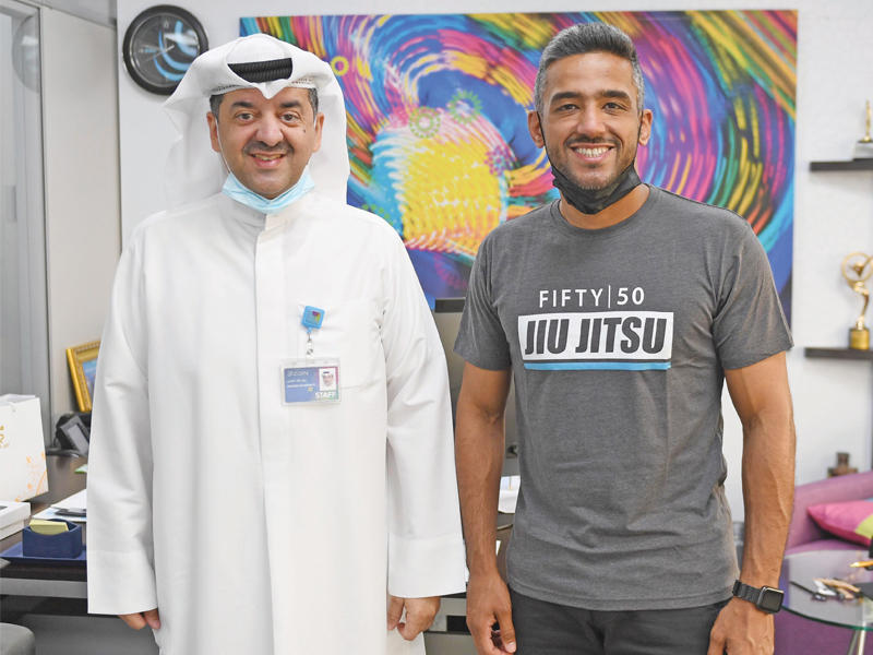 وليد الخشتي مُستقبلاً أحمد البصيري