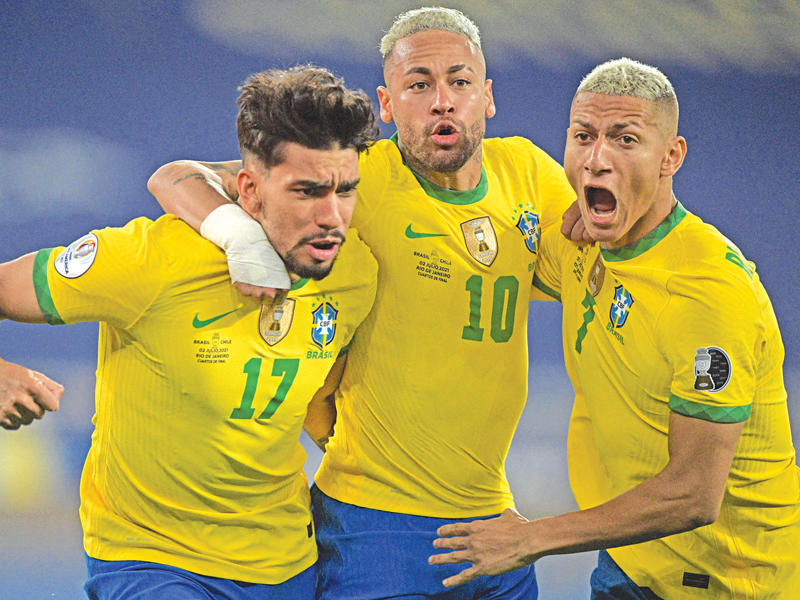 فرحة لاعبي منتخب البرازيل بهدف الفوز