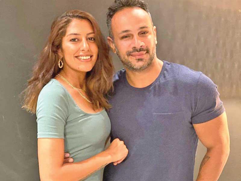 محمد عطية وميرنا الهلباوي 