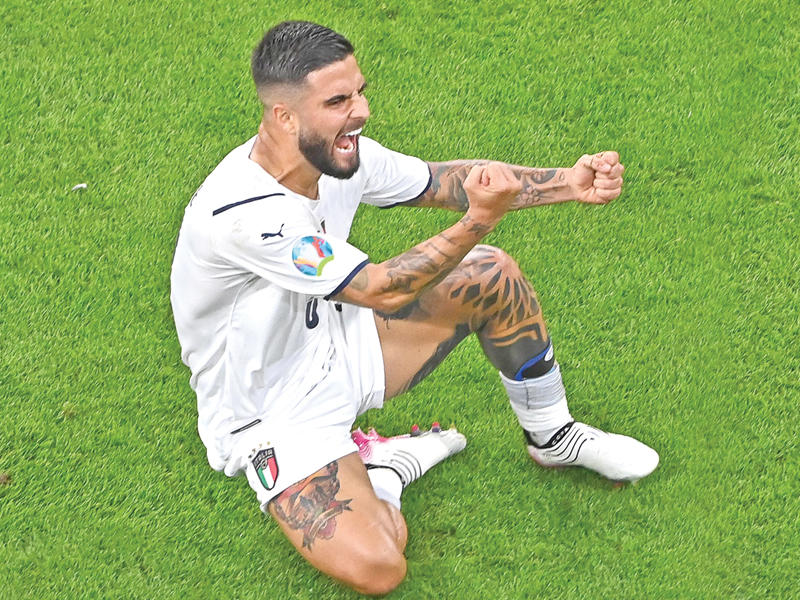 لاعب المنتخب الإيطالي  لورنتسو إنسينيي