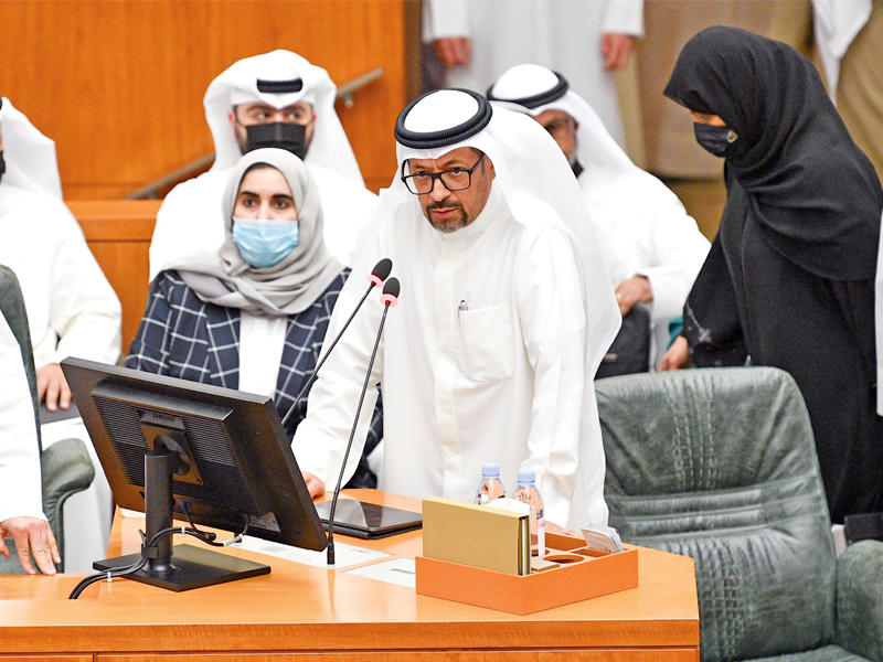 وزير المالية في جلسة سابقة