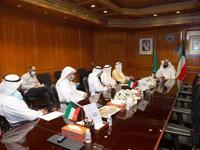 وزير الشؤون مع رؤساء الجمعيات الخيرية 